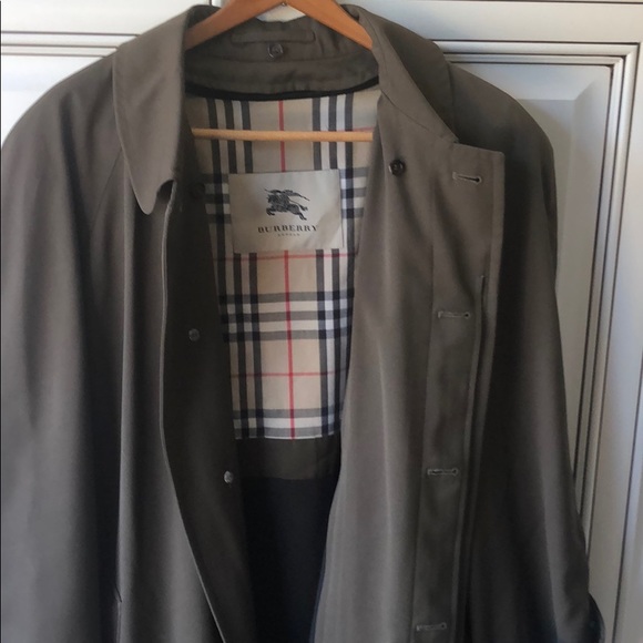 Men’s Burberry trench coat - Picture 4 of 11